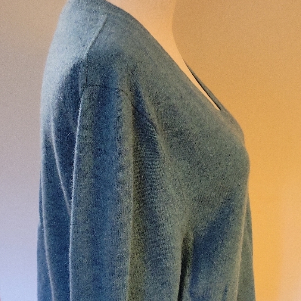 Tahari Teal V-Neck Sweater - Picture 3 of 6